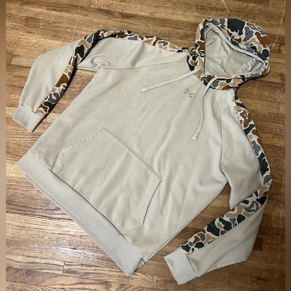 NEW! UNDER ARMOUR camo hoodie - Picture 1 of 3